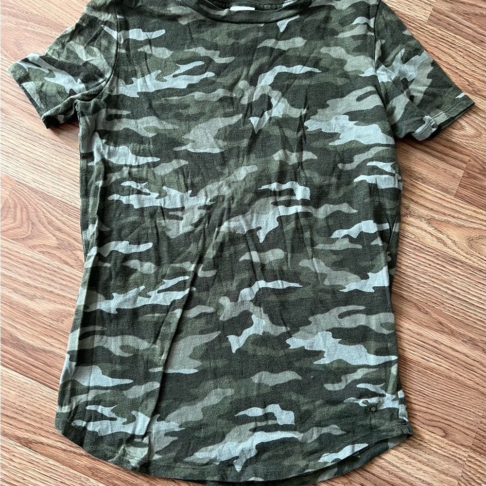 PINK Victoria's Secret Green Camo Short Sleeve Tee